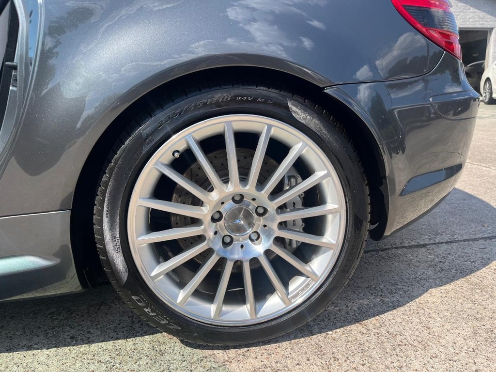 Mercedes-Benz SLK 55 AMG Vehicle Full-screen Gallery Image 29