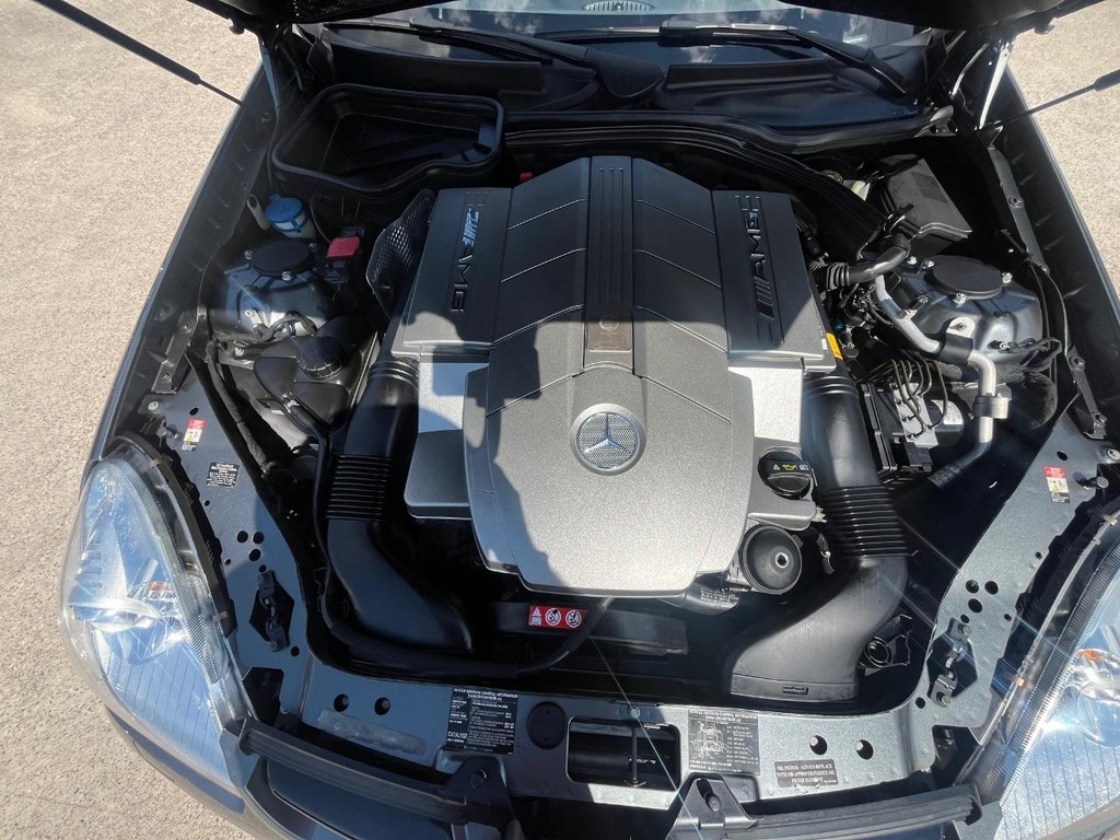 Mercedes-Benz SLK 55 AMG Vehicle Full-screen Gallery Image 30