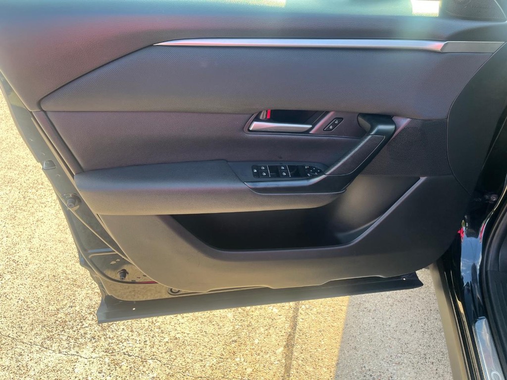 Mazda CX-50 Vehicle Full-screen Gallery Image 08