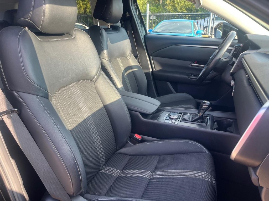 Mazda CX-50 Vehicle Full-screen Gallery Image 10