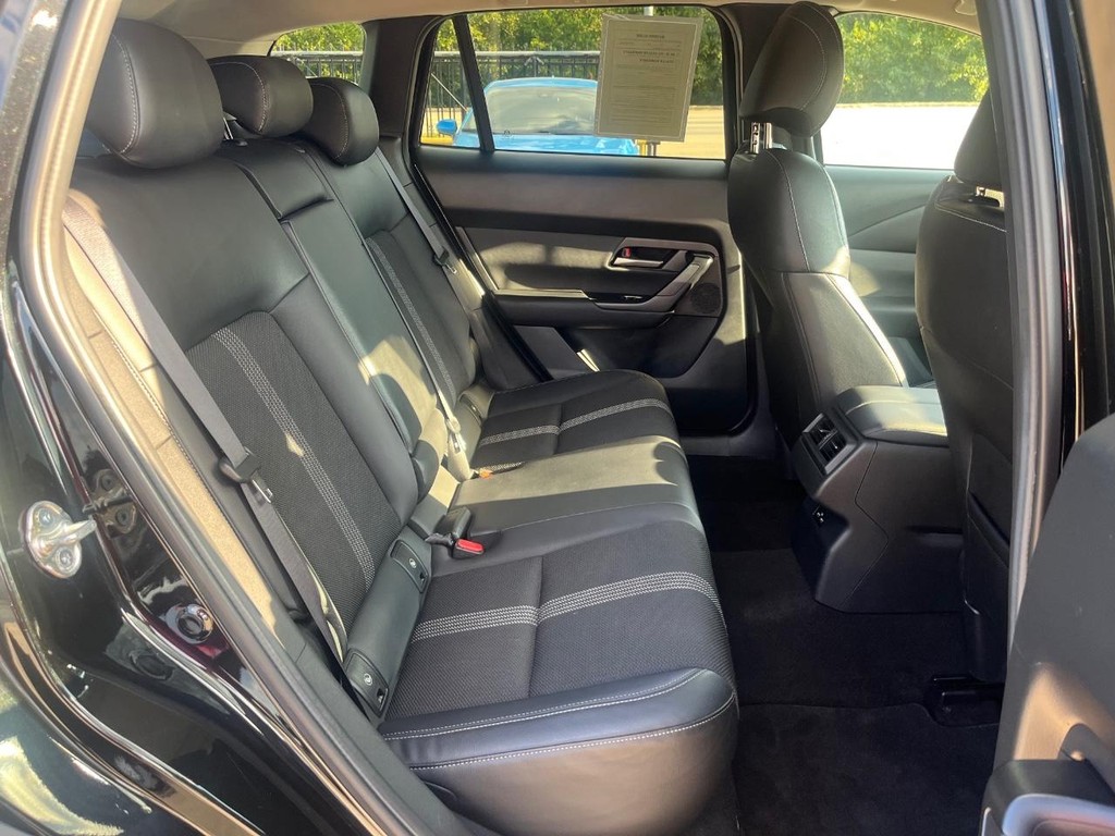 Mazda CX-50 Vehicle Full-screen Gallery Image 12