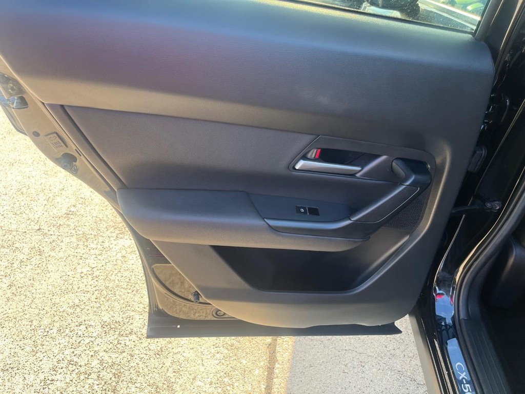 Mazda CX-50 Vehicle Full-screen Gallery Image 15