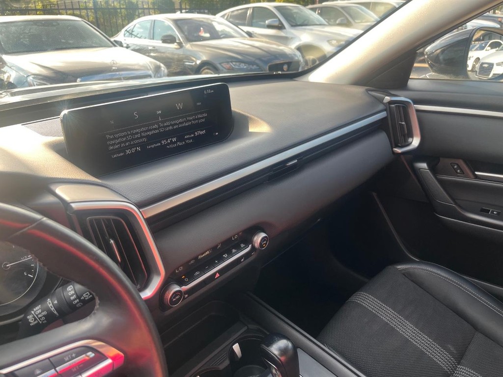 Mazda CX-50 Vehicle Full-screen Gallery Image 16