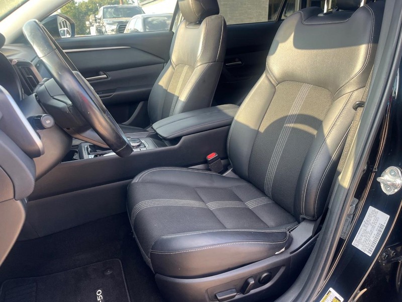 Mazda CX-50 Vehicle Full-screen Gallery Image 07