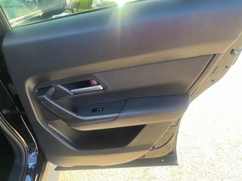 Mazda CX-50 Vehicle Full-screen Gallery Image 13