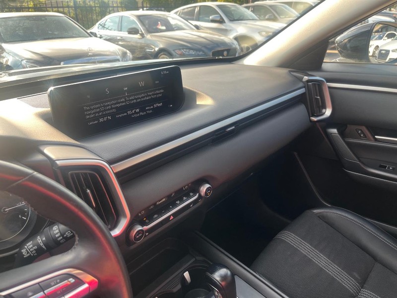 Mazda CX-50 Vehicle Full-screen Gallery Image 16