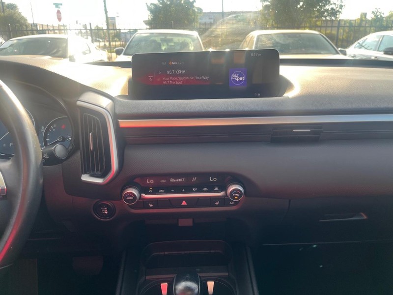 Mazda CX-50 Vehicle Full-screen Gallery Image 20