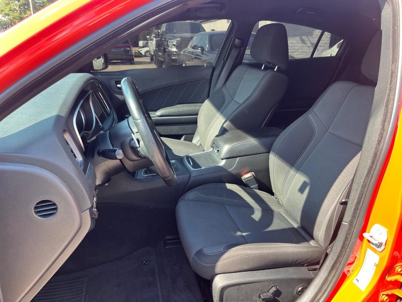 Dodge Charger Vehicle Full-screen Gallery Image 11