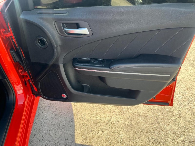 Dodge Charger Vehicle Full-screen Gallery Image 15