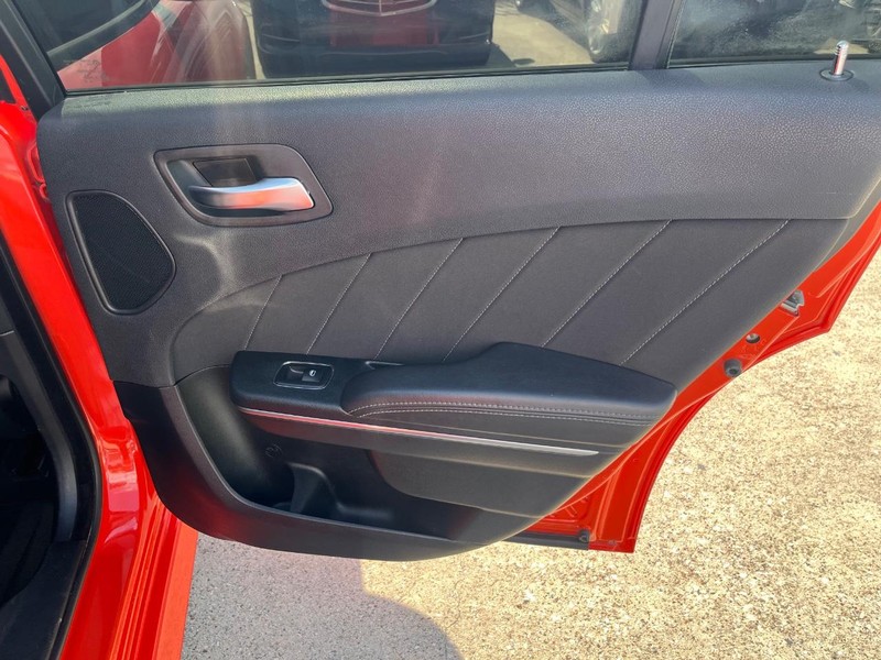 Dodge Charger Vehicle Full-screen Gallery Image 17