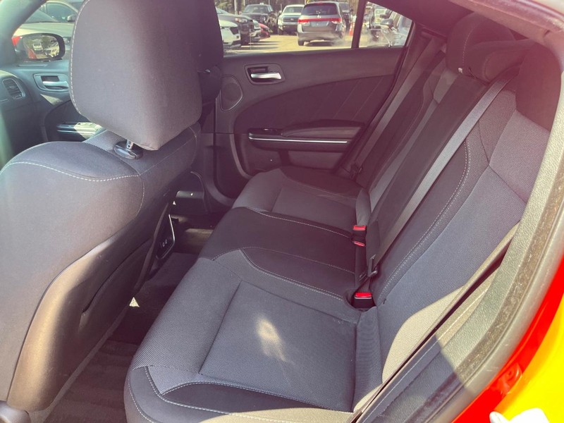 Dodge Charger Vehicle Full-screen Gallery Image 18