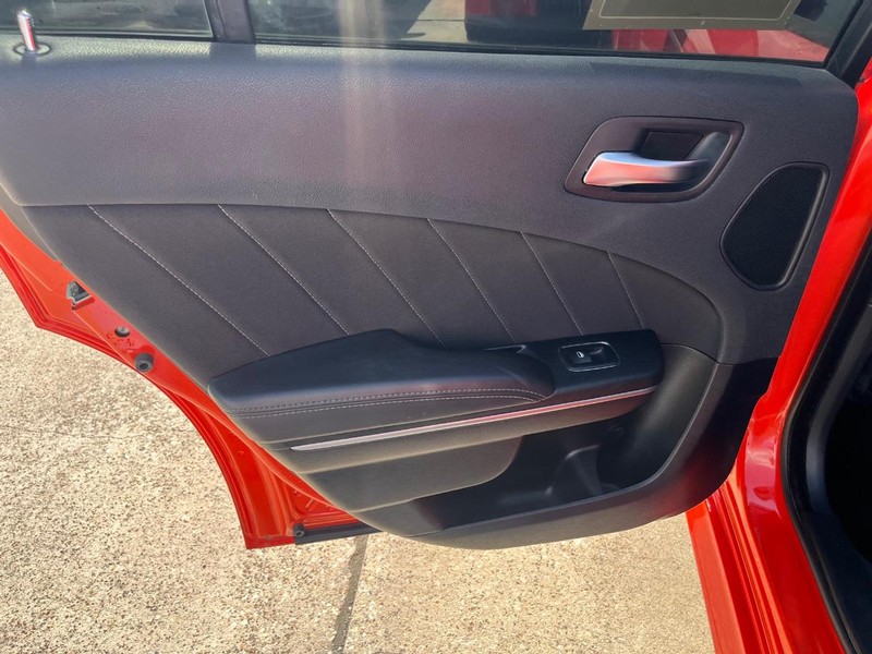Dodge Charger Vehicle Full-screen Gallery Image 19