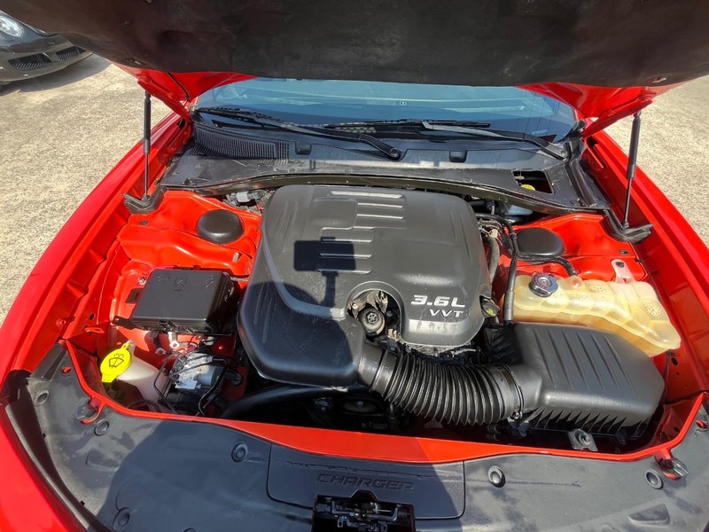 Dodge Charger Vehicle Full-screen Gallery Image 27