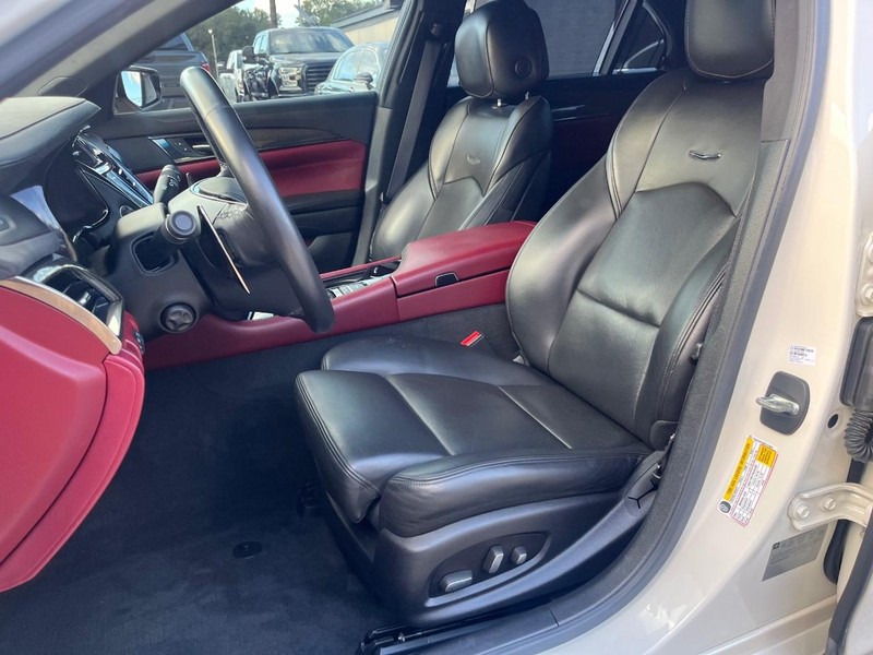 Cadillac CTS Sedan Vehicle Full-screen Gallery Image 11