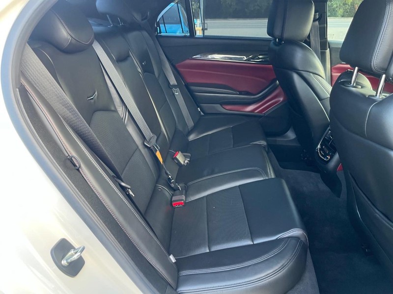 Cadillac CTS Sedan Vehicle Full-screen Gallery Image 16