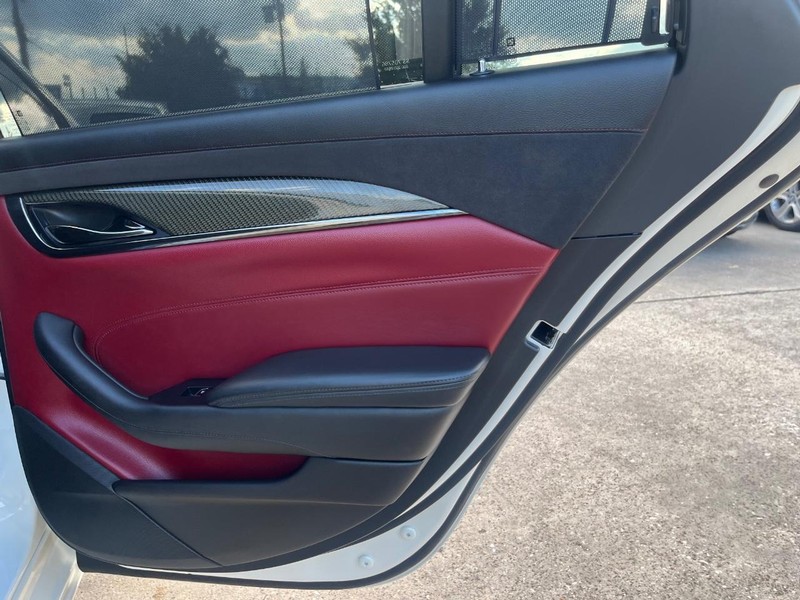 Cadillac CTS Sedan Vehicle Full-screen Gallery Image 17