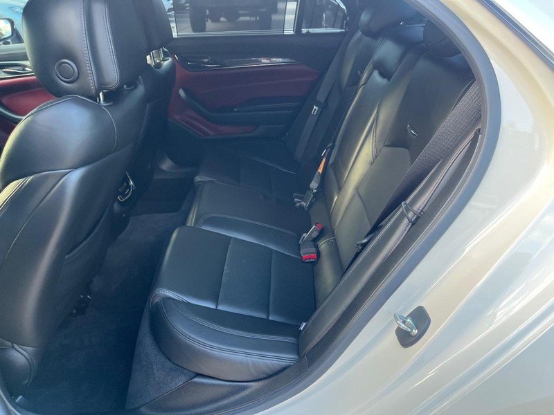 Cadillac CTS Sedan Vehicle Full-screen Gallery Image 18