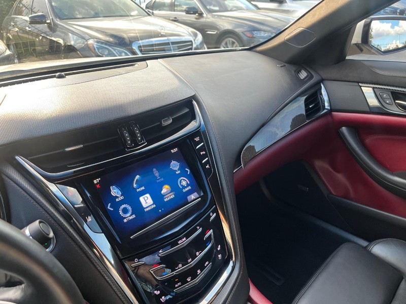 Cadillac CTS Sedan Vehicle Full-screen Gallery Image 25