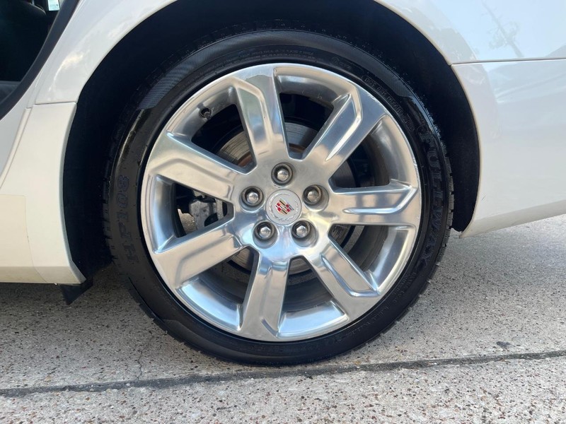 Cadillac CTS Sedan Vehicle Full-screen Gallery Image 28