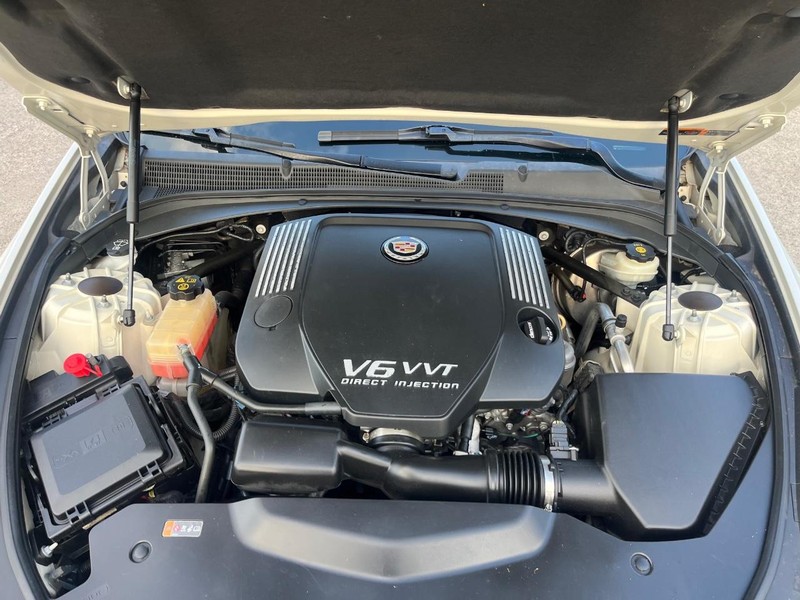 Cadillac CTS Sedan Vehicle Full-screen Gallery Image 29