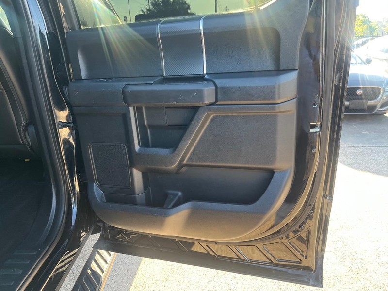 Ford F-150 Vehicle Full-screen Gallery Image 17