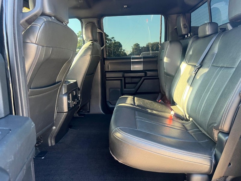 Ford F-150 Vehicle Full-screen Gallery Image 18