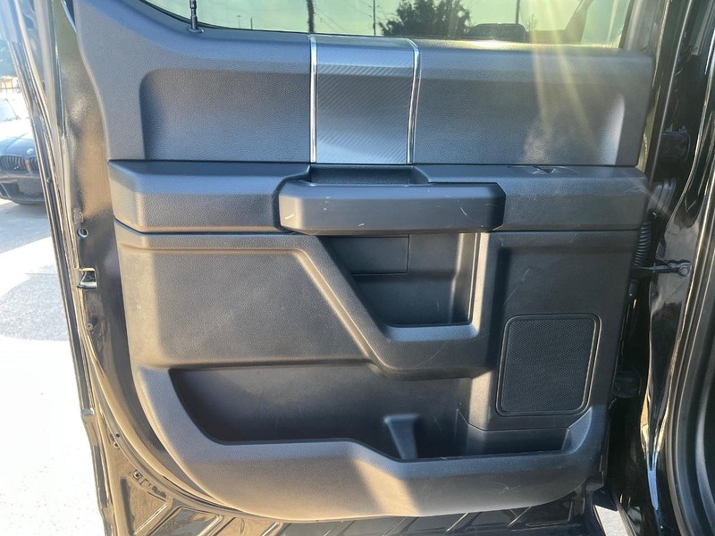 Ford F-150 Vehicle Full-screen Gallery Image 19