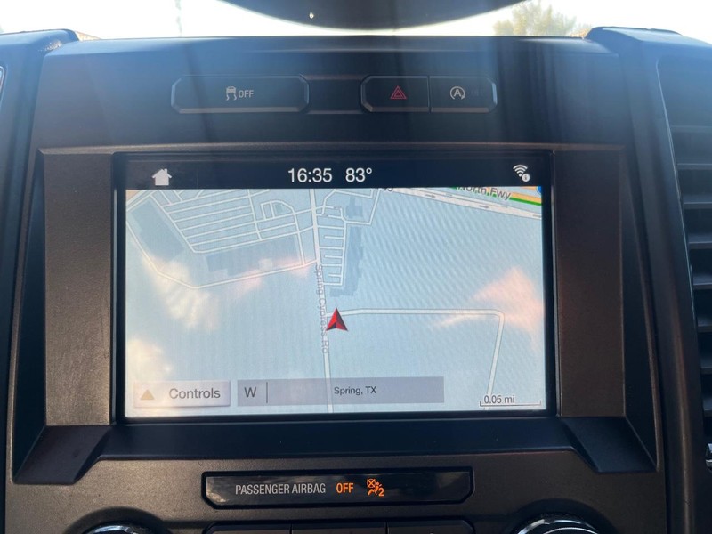 Ford F-150 Vehicle Full-screen Gallery Image 24