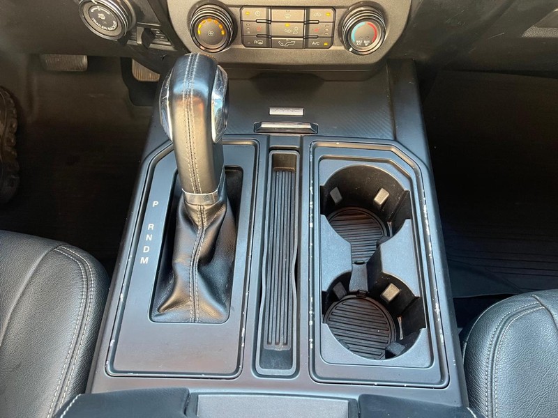 Ford F-150 Vehicle Full-screen Gallery Image 26