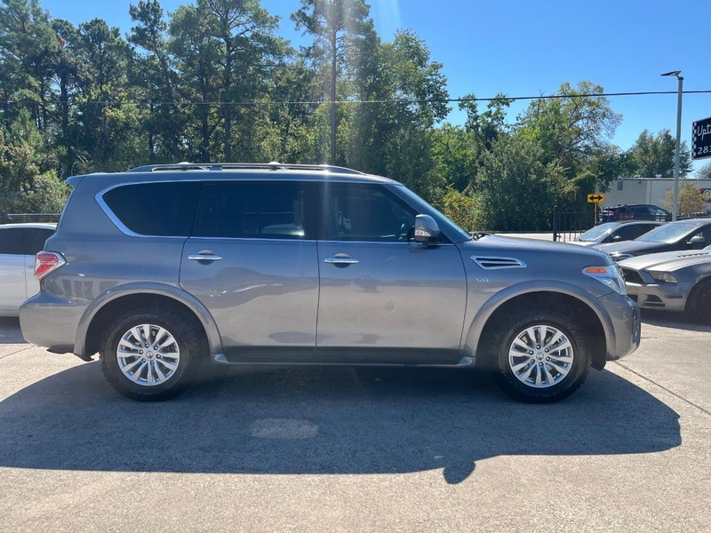 Nissan Armada Vehicle Full-screen Gallery Image 05