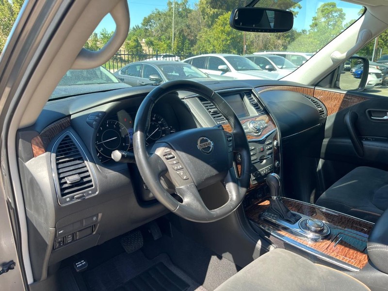 Nissan Armada Vehicle Full-screen Gallery Image 10