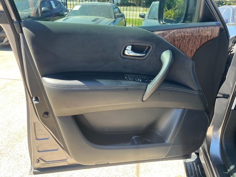 Nissan Armada Vehicle Full-screen Gallery Image 12