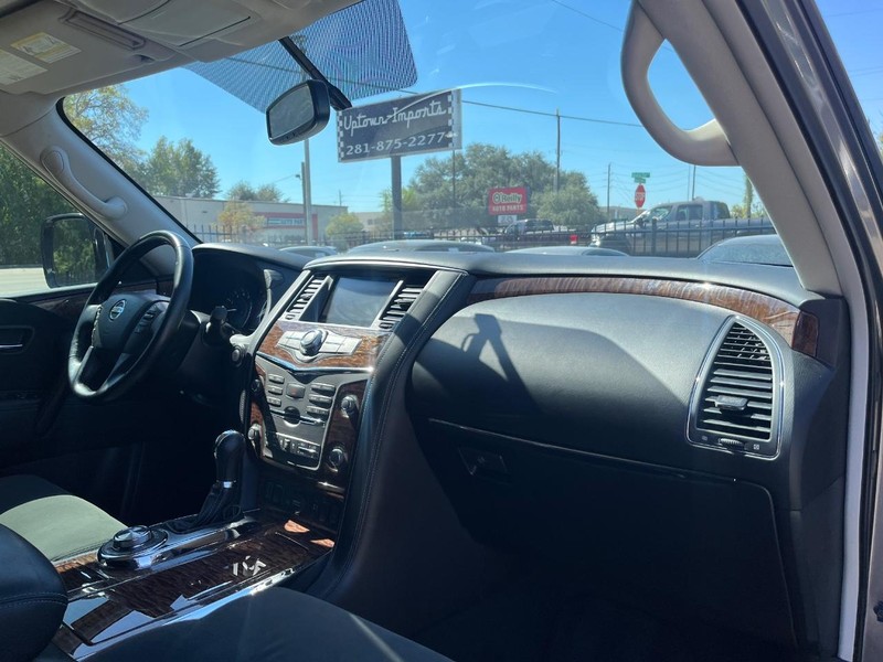 Nissan Armada Vehicle Full-screen Gallery Image 13