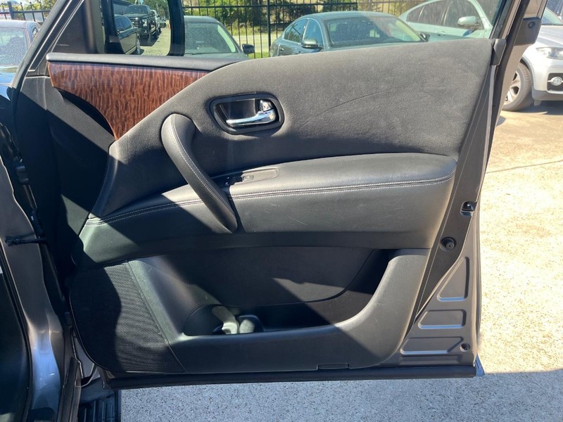 Nissan Armada Vehicle Full-screen Gallery Image 15