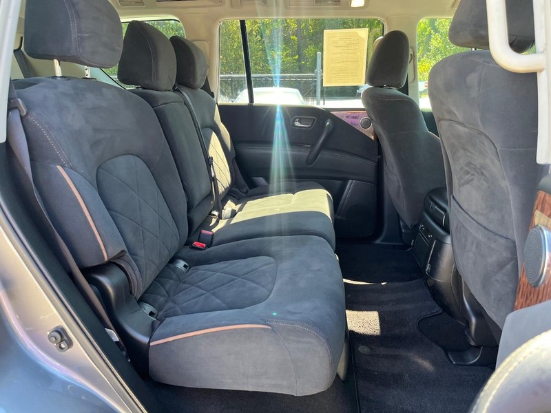 Nissan Armada Vehicle Full-screen Gallery Image 16