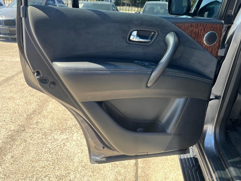 Nissan Armada Vehicle Full-screen Gallery Image 21