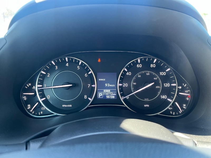 Nissan Armada Vehicle Full-screen Gallery Image 23