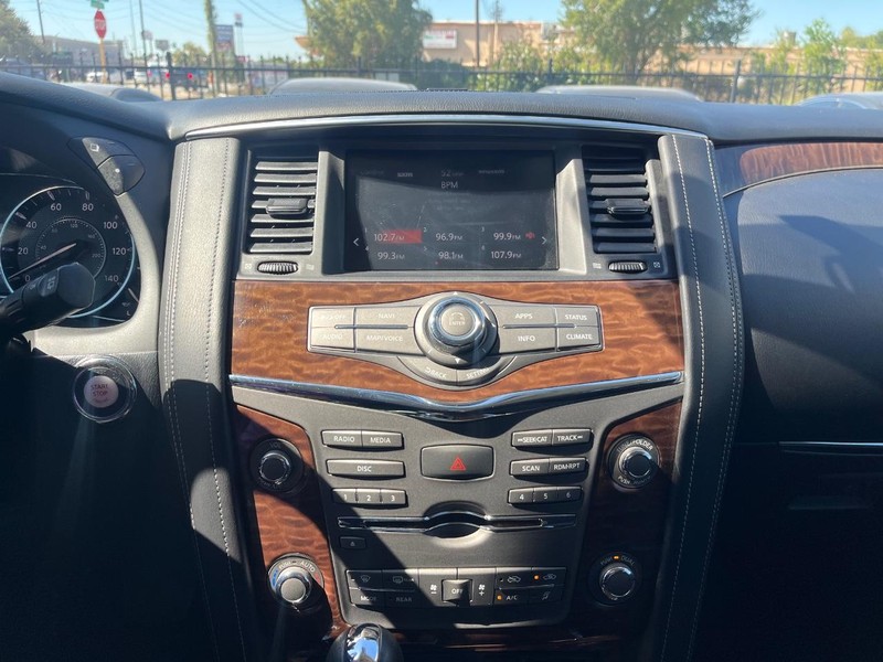 Nissan Armada Vehicle Full-screen Gallery Image 24