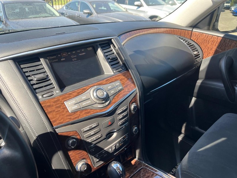 Nissan Armada Vehicle Full-screen Gallery Image 25