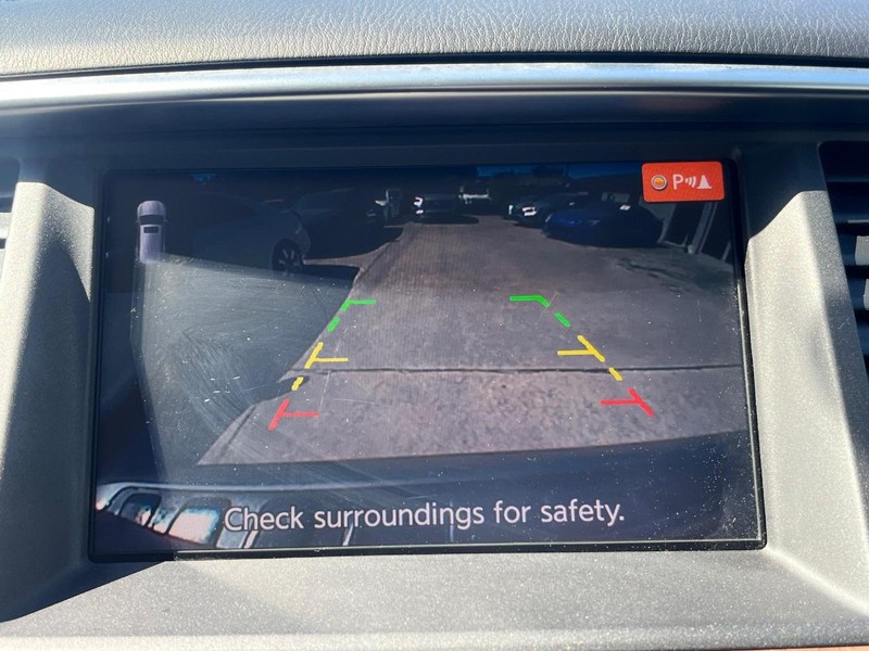 Nissan Armada Vehicle Full-screen Gallery Image 27