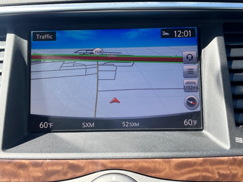 Nissan Armada Vehicle Full-screen Gallery Image 28