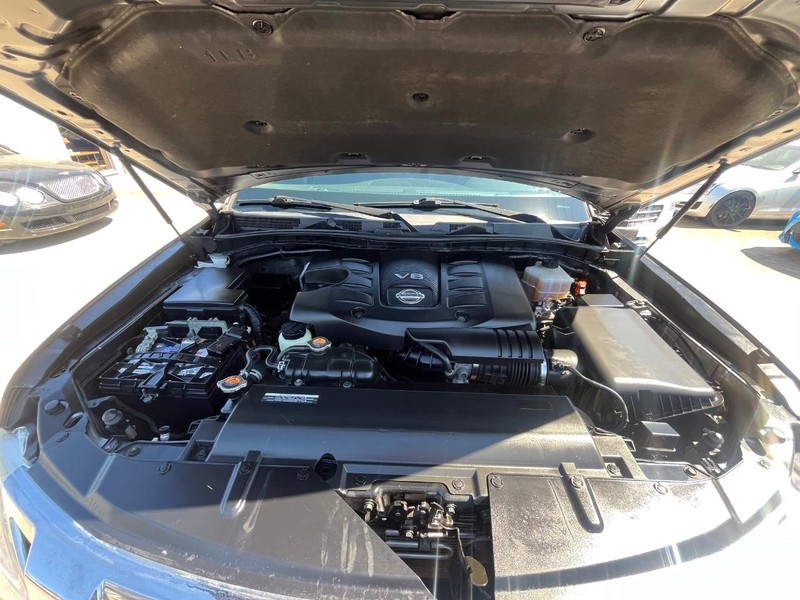 Nissan Armada Vehicle Full-screen Gallery Image 29