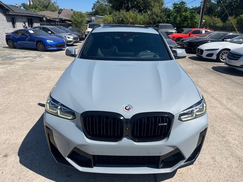 BMW X4 M Vehicle Full-screen Gallery Image 03