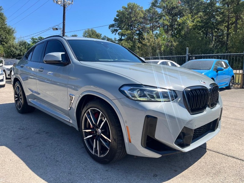 BMW X4 M Vehicle Full-screen Gallery Image 04