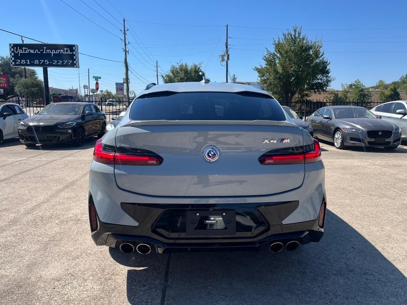 BMW X4 M Vehicle Full-screen Gallery Image 07