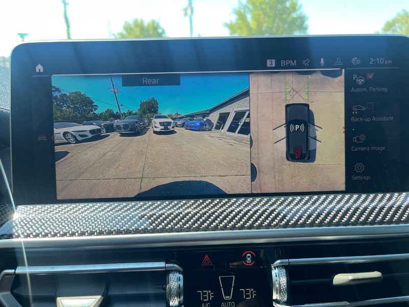 BMW X4 M Vehicle Full-screen Gallery Image 14