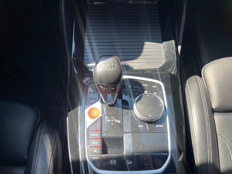 BMW X4 M Vehicle Full-screen Gallery Image 15