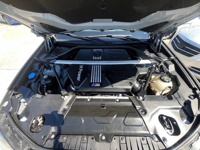 BMW X4 M Vehicle Full-screen Gallery Image 20