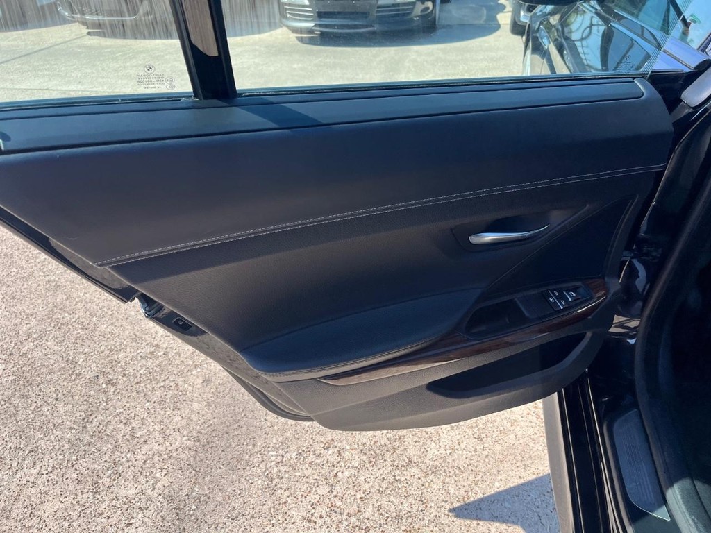 BMW 640i Gran Coupe Vehicle Full-screen Gallery Image 19