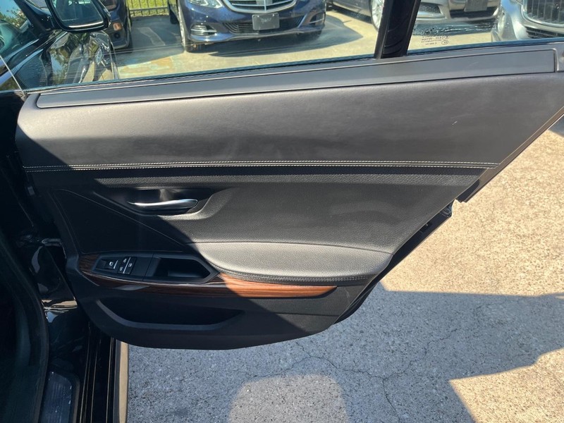 BMW 640i Gran Coupe Vehicle Full-screen Gallery Image 17